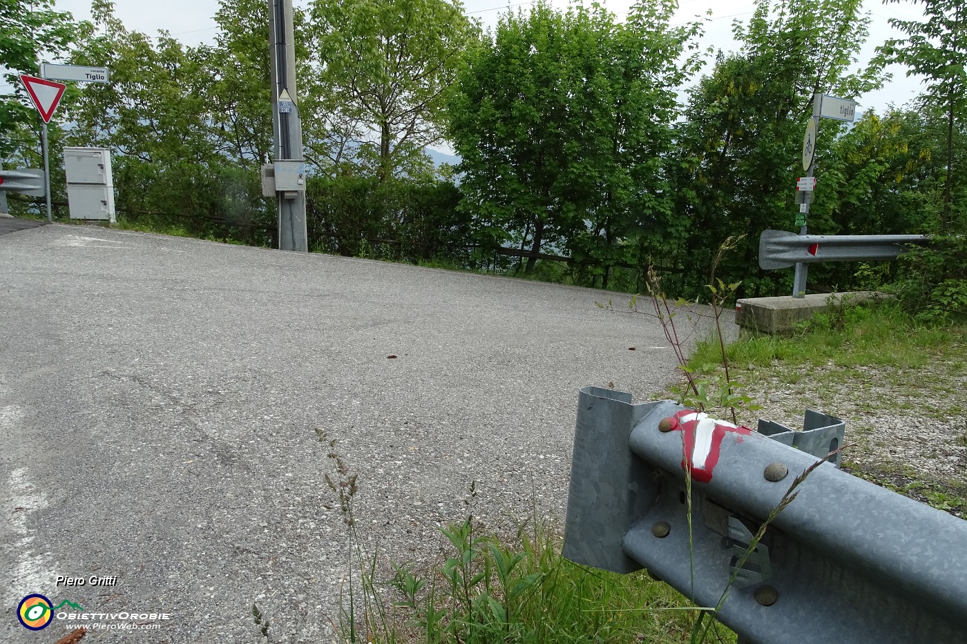 88 Al bivio, seguendo le chiare indicazioni, devio a dx sulla strada per il Tiglio.JPG